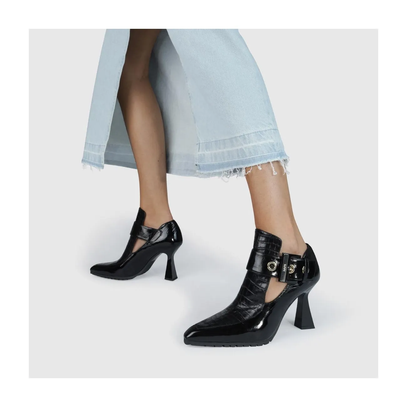 STOMASSR BLACK
